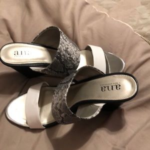 New without tags never been worn snakeskin mules